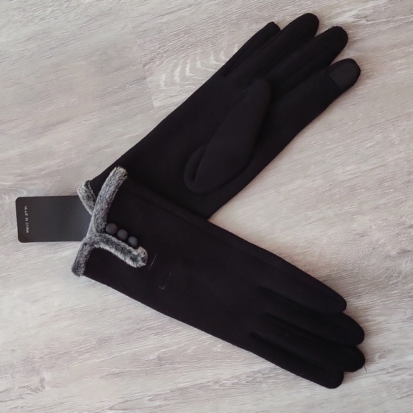 T & T Accessories - T & T Black Ladies Knit gloves Slender Fit Faux fur trim finger touch